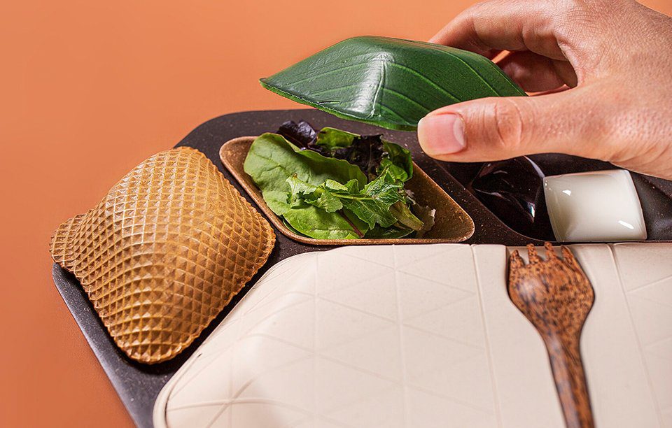 This plastic-free edible food tray is designed to reduce airline